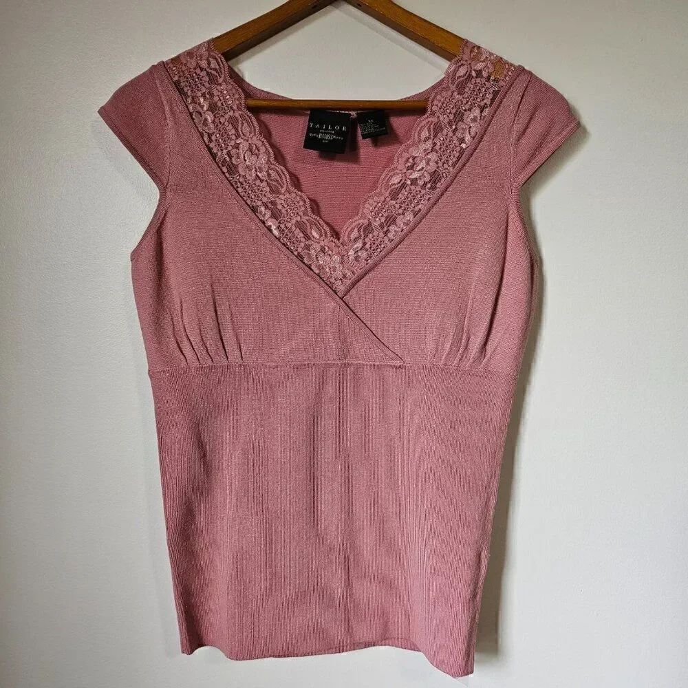 NEVER WORN TAILOR B.MOSS CLOTHING CO. PINK BLUSHV NECK LACED CAP SLEEVES SILK XS